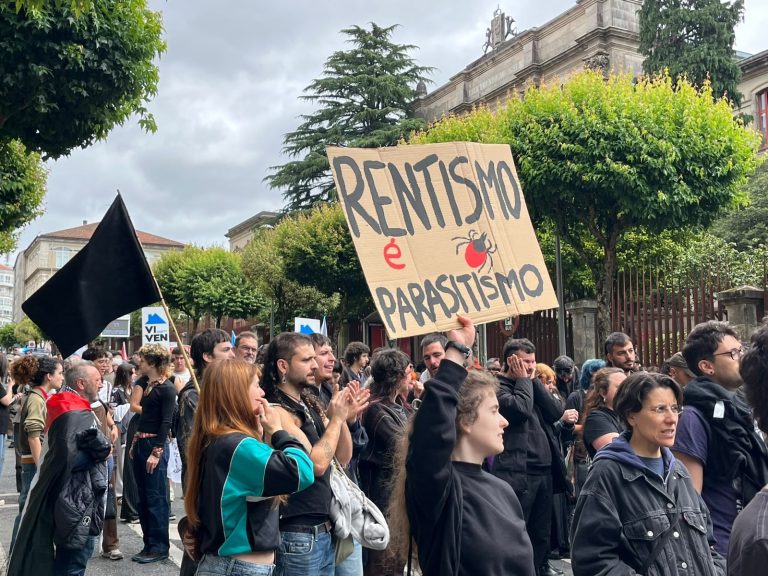 AV.- La crisis de la vivienda vuelve a movilizar a más de un millar de personas en Santiago