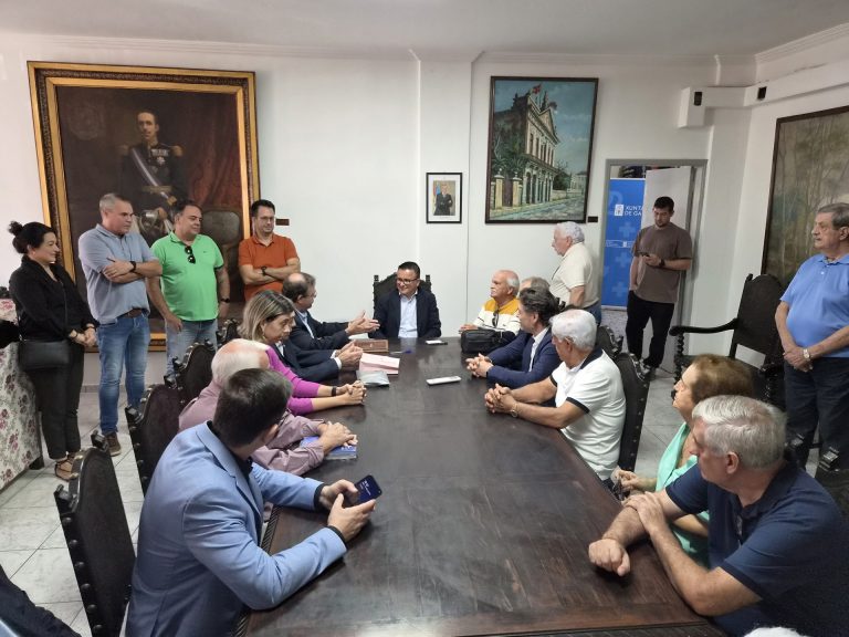 El conselleiro de Emprego ensalza en Brasil la «solidaridad» de la colectividad gallega con las personas mayores