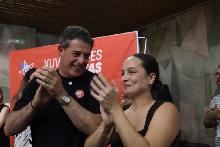 Besteiro anima a la nueva líder de las Xuventudes Socialistas a «superar el listón» y fija la vivienda como reto común