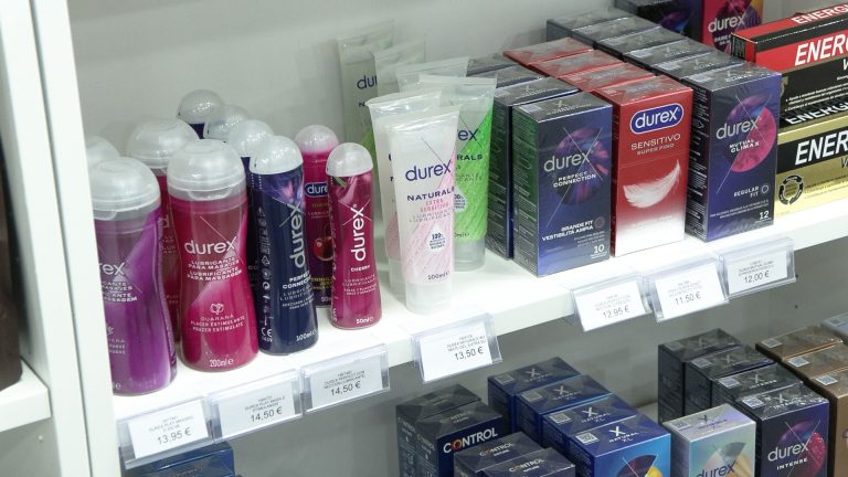 Sanidad ofrecerá preservativos gratuitos en farmacias a personas de 16 a 22 años y los establece como «un derecho»