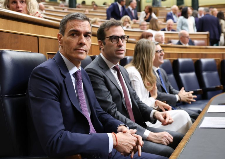 Sánchez acusa de «hipocresía» a Feijóo y al PP, el «partido de Marcial Dorado»