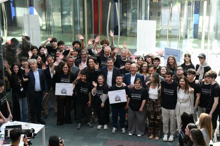 Un total de 16 centros educativos presentan en Santiago proyectos tecnológicos aplicados a la atención a la diversidad