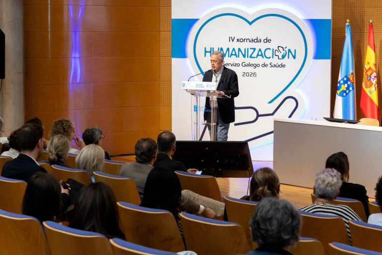 La Xunta reivindica su compromiso con una sanidad «más humana», que «reconozca el valor» de los cuidadores