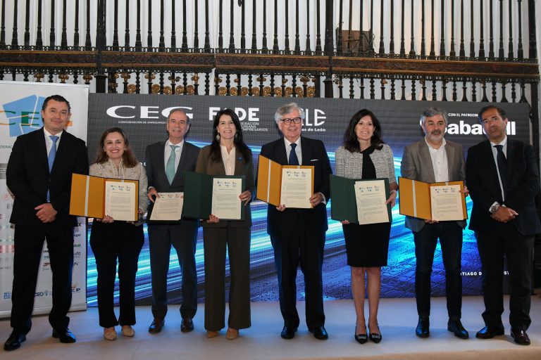 Galicia, Asturias y Castilla y León sellan una alianza para que la UE obligue al Gobierno a liberalizar la AP9 y la AP66