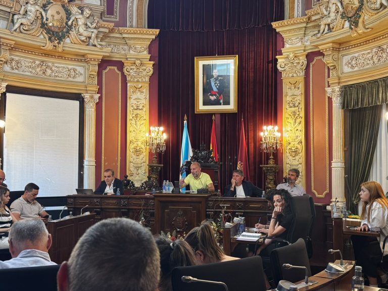 El pleno local de Ourense levanta el reparo de Intervención sobre el contrato del bus urbano con la abstención del PPx