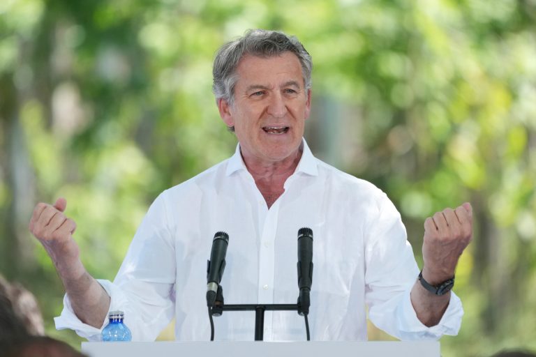 Feijóo dice que Sánchez es capaz de «cualquier cosa», como hacer una «cacería» contra policías, jueces y fiscales