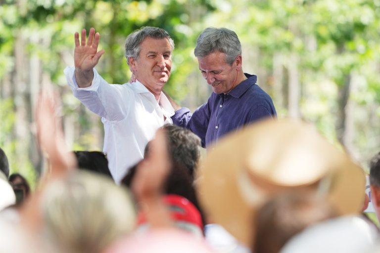 (Crónica) El «peregrino» Feijóo se da otro baño de masas a la gallega para rubricar «el epitafio» del «fariseo P.S.»