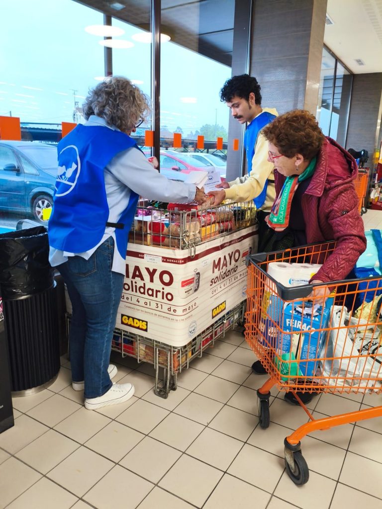 Banco de Alimentos de Vigo recauda más de 42.000 kilos de comida durante el Mayo Solidario de Gadis, un 11% más