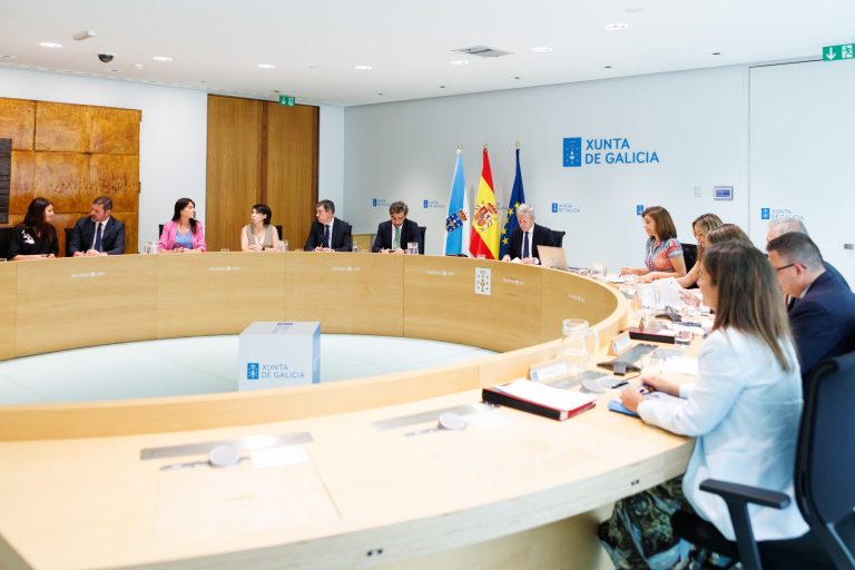 Rueda cubre las vacantes en Emprego y Portos de Galicia, que ocuparán Susana Pérez y Natalia Botana