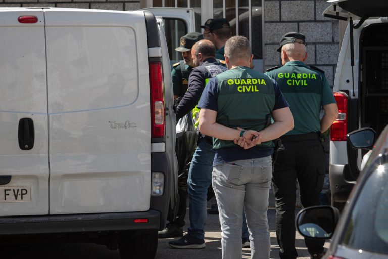 Crónica.- Operativo antidroga en O Salnés: muere un hombre tras un disparo de un policía y hay al menos 12 detenidos