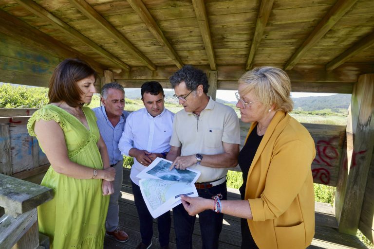 La Xunta invertirá 2,5 millones en el proyecto de restauración ambiental de la Lagoa de Traba, en Laxe