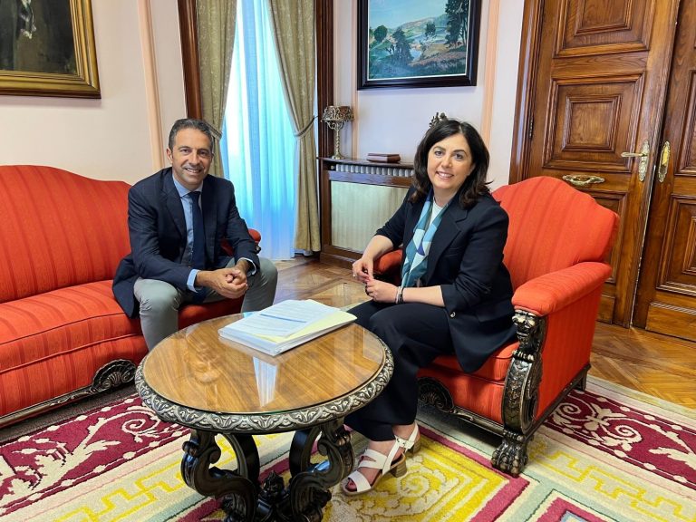 Candia y Villares se reúnen para ver el estado de proyectos de la Xunta en Lugo y acuerdan tener encuentros periódicos