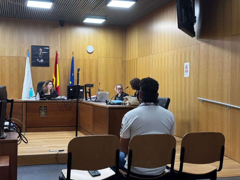 Dos acusados de asaltar con arma simulada al juez decano de Ourense irán a juicio en diciembre al no alcanzar acuerdo
