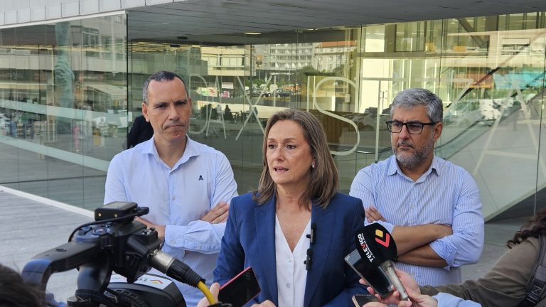 PP de Vigo afea a la edila imputada su «frialdad» apuntando a la Policía Local para exculparse y vuelve a pedir su cese