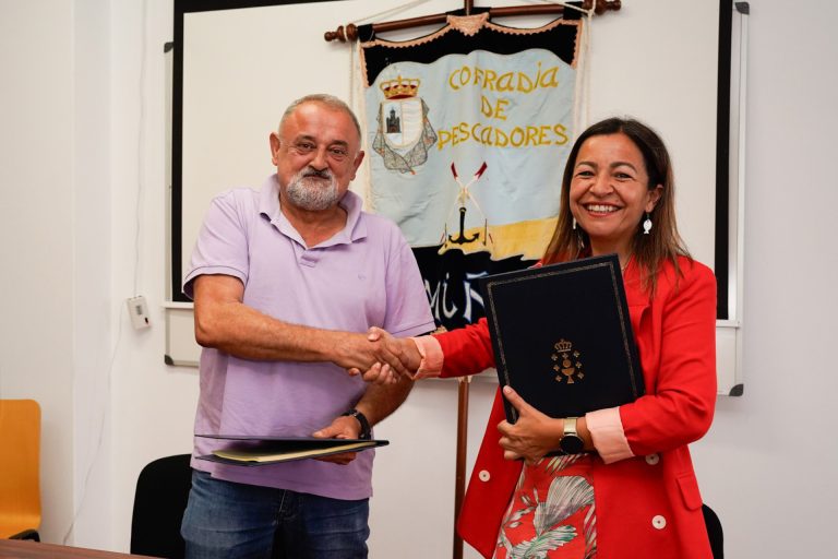 Pesca.- Mar firma con la cofradía de Miño el convenio para recuperar los bancos marisqueros