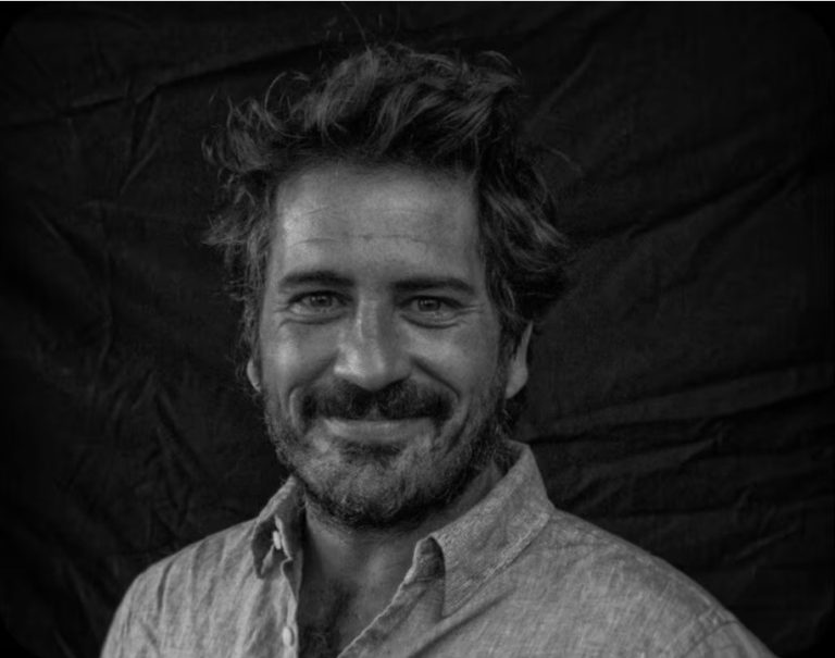 El periodista gallego Jacobo García gana el Premio Anagrama de Crónica con ‘Años luz’