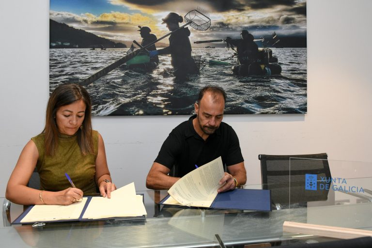 Pesca.- La Xunta firma con la cofradía de Carril un convenio para recuperar bancos marisqueros tras los temporales