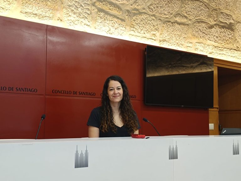 Raxoi aprueba las bolsas de comedor y actividades extraescolares para 2026/27 con pago anticipado y más presupuesto