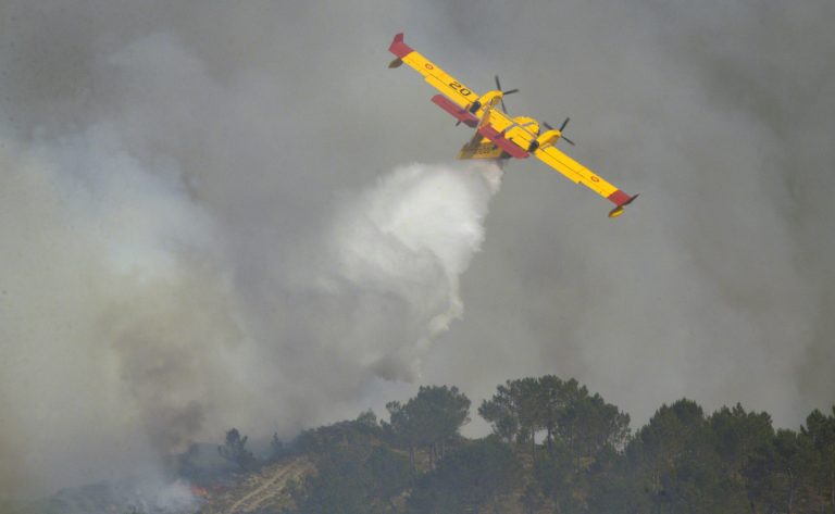 Rural.- Estabilizado el incendio de A Capela (A Coruña), que afecta a unas 30 hectáreas