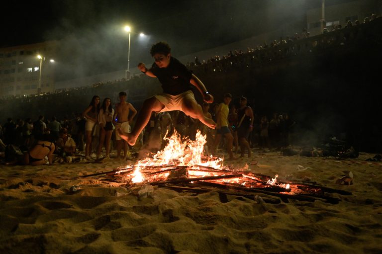 Ayuntamientos ultiman los preparativos para el San Juan, con uso de IA en los dispositivos de seguridad
