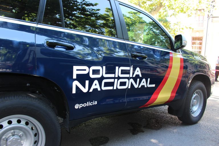 Detenido un hombre en A Coruña tras agredir a su pareja y precipitarse por la ventana