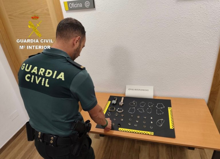 Sucesos.- Detenidos en Nigrán (Pontevedra) un hombre y una mujer extranjeros tras hurtar joyas en dos establecimientos