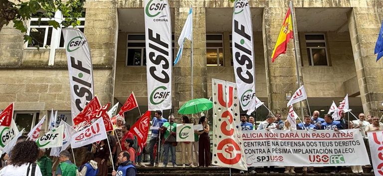 Delegados y trabajadores de Justicia protestan para exigir una «implantación con medios» de los Tribunales de Instancia