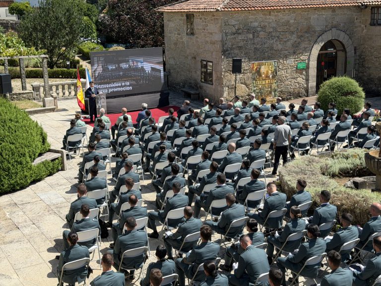 El delegado del Gobierno en Galicia da la bienvenida a 166 agentes en prácticas con los que contará la Guardia Civil