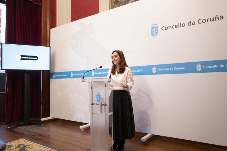 La alcaldesa de A Coruña, sobre la dimisión de la edil de Movilidad: «Está basada en motivos personales»