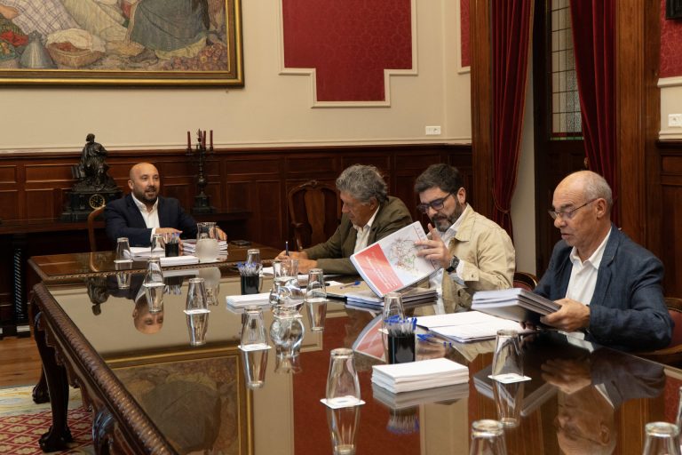 A Coruña aborda la prestación de servicios conjuntos entre el área metropolitana y la ciudad