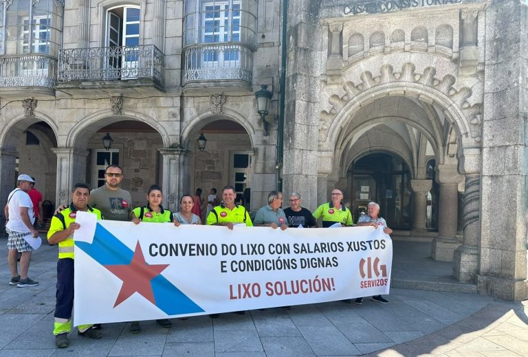 Trabajadores de la recogida de basura de O Porriño reclaman un convenio «digno» que se incluya a los pliegos municipales