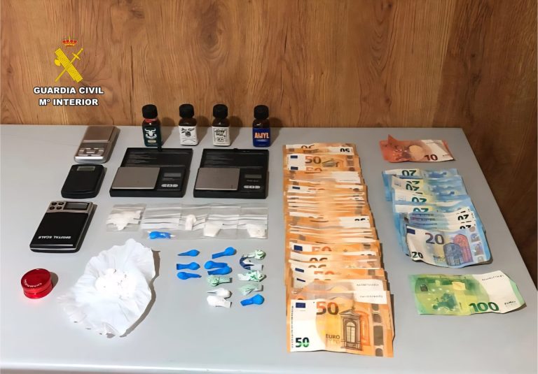 La Guardia Civil desarticula dos puntos de venta de droga y detiene a dos vecinos de A Pobra de Trives (Ourense)