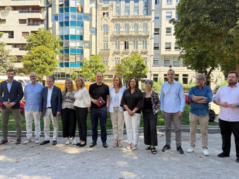 La Alameda de Vigo acoge una nueva edición de la Feria del Libro, con más de 200 actividades previstas