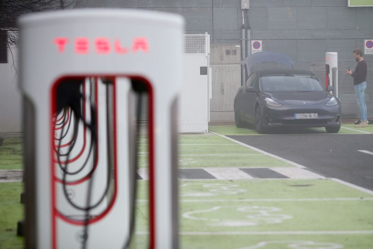 Las matriculaciones se disparan por encima del 20% en Galicia en el primer semestre: híbridos y eléctricos ya son el 80%