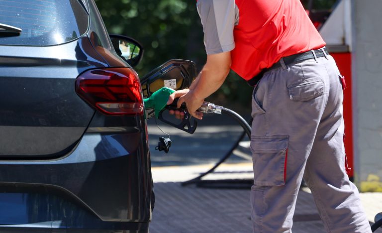 Facua cifra en 8,3 céntimos la subida media de la gasolina el día después de las medidas del Gobierno