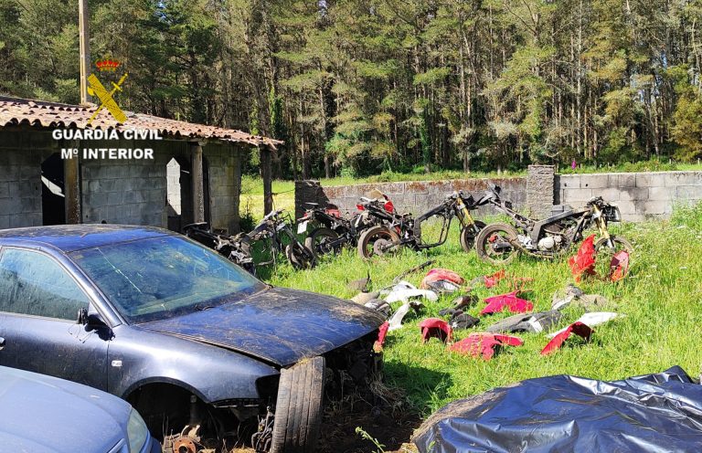 Investigado un vecino de Vila de Cruces por la sustracción de un coche y varias motos, que acabaron despiezados en Lugo