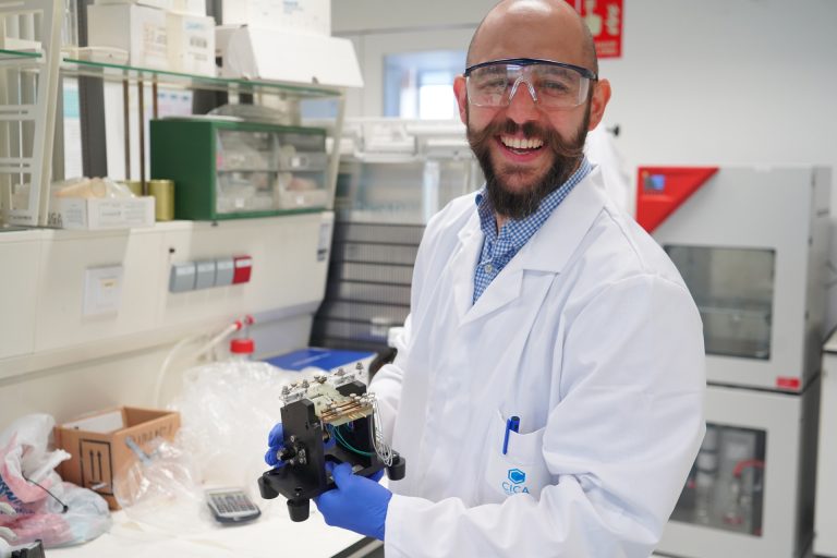 La UDC participa en un estudio internacional sobre células solares y su uso en energías renovables
