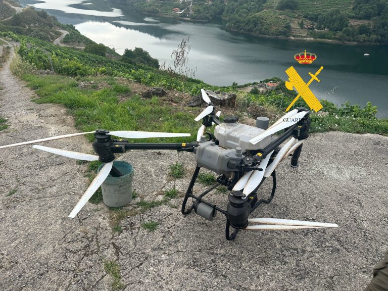 Rural.- Investigan el uso irregular de drones para aplicar productos fitosanitarios en viñedos en la Ribeira Sacra