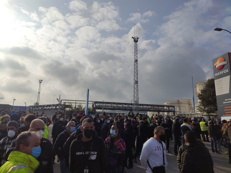 Nueva jornada de huelga convocada por la CIG en la refinería de A Coruña contra la reducción de empleo
