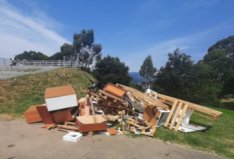 Denuncian a un vecino de Pontevedra por realizar un vertido incontrolado en el mirador de Monte Porreiro