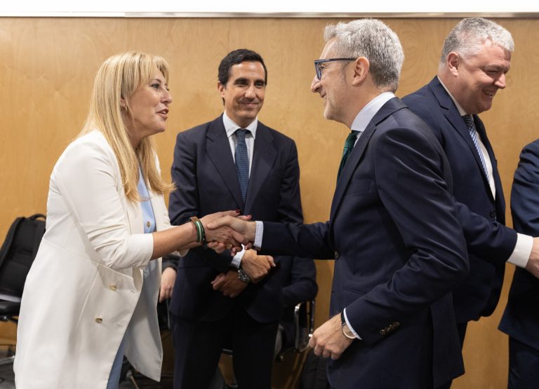 Hacienda ofrece a las CC.AA. un déficit del 0,1% del PIB y «los mayores recursos de su historia» en 2027