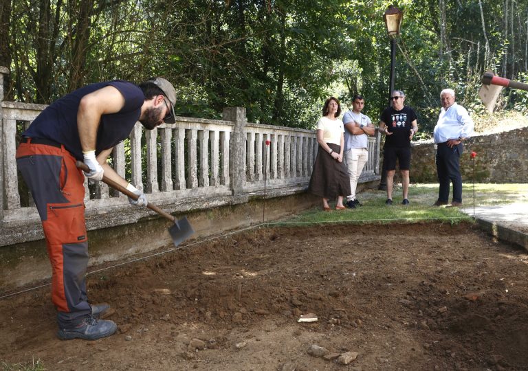 Inician en el cementerio de Beira, en Carral (A Coruña), los trabajos para localizar una fosa de la represión franquista