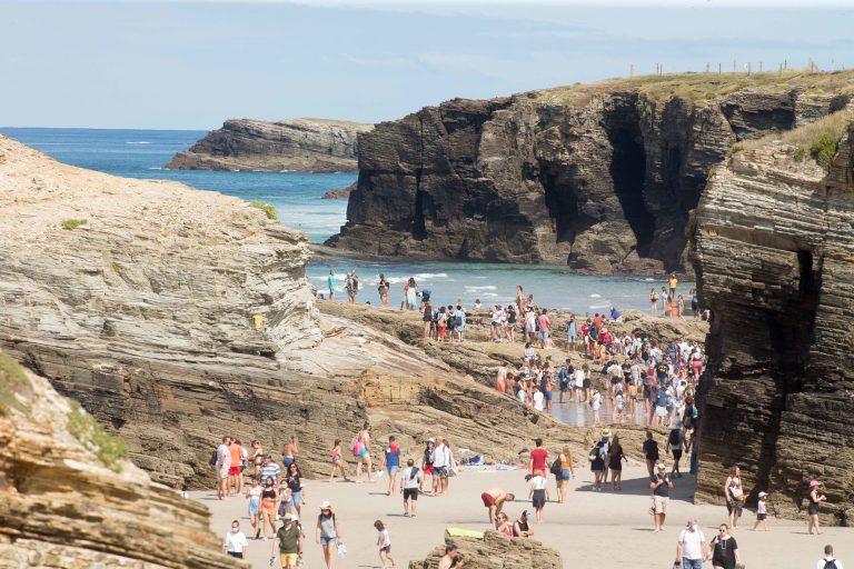 Galicia recibe un 4% más de turistas nacionales en mayo