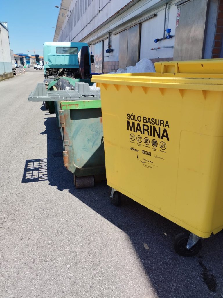La Autoridad Portuaria de Marín retiró más de 180 kilos de residuos marinos con el proyecto ‘Upcycling the Oceans’