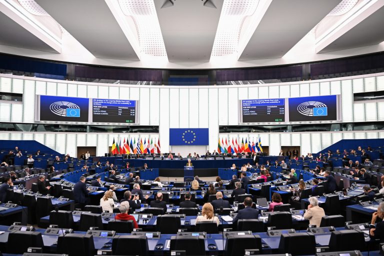 La Eurocámara avala que el país donde se cotiza asuma el paro de transfronterizos: hay 15.000 entre Galicia y Portugal