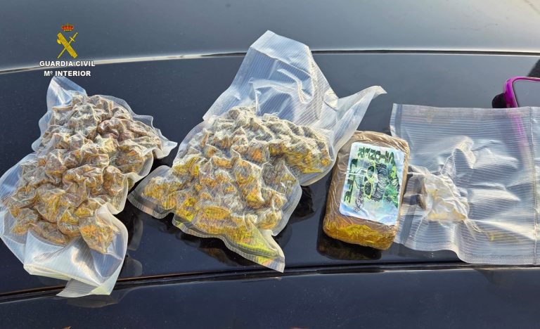 Detenido un joven de 26 años interceptado en Sanxenxo (Pontevedra) cuando portaba cocaína, hachís y marihuana