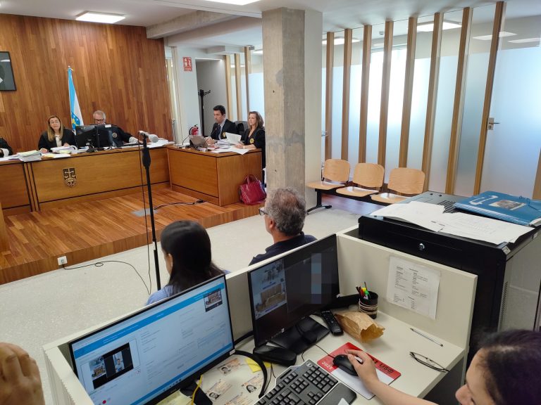 Una familia que explotaba bares de institutos del área de Vigo acepta un año de cárcel por fraude a la Seguridad Social