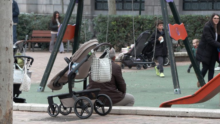 Condenan en A Coruña a un despacho de abogados a cesar toda actividad publicitaria de la gestación por sustitución