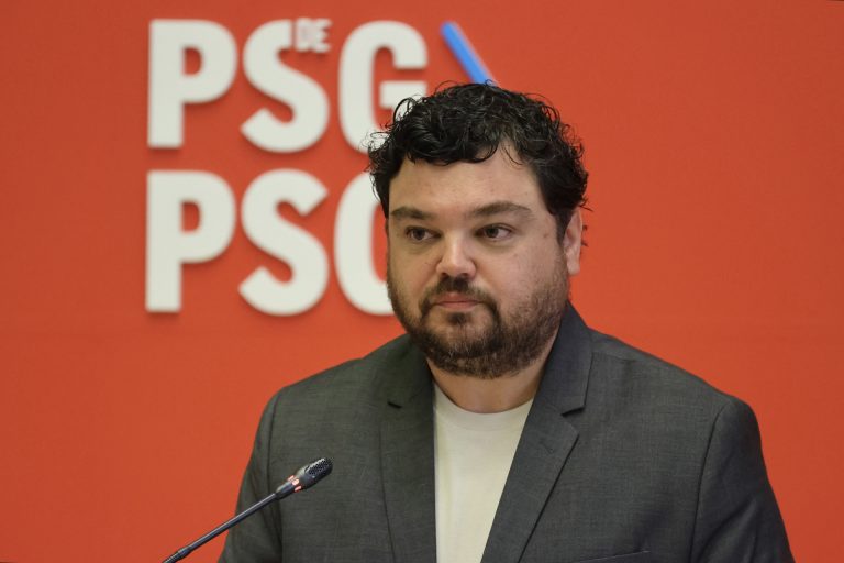 PSdeG denuncia que PP anunció la comparecencia del conselleiro maior de Contas «a escondidas», con un correo este jueves