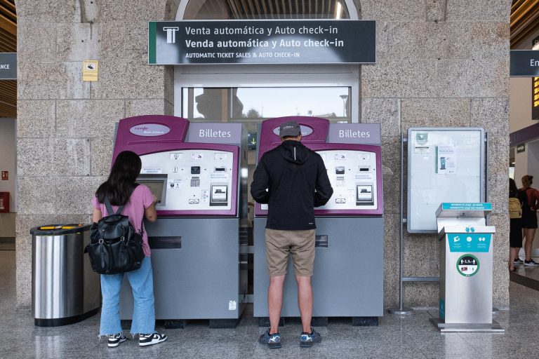 Renfe recupera este sábado el servicio ferroviario en la estación de A Coruña